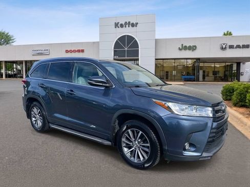 Used 2018 Toyota Highlander XLE AWD/4WD image 2