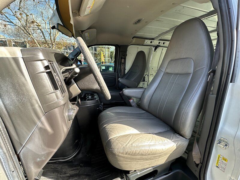 Used 2012 Chevrolet Express 2500 Extended RWD image 11