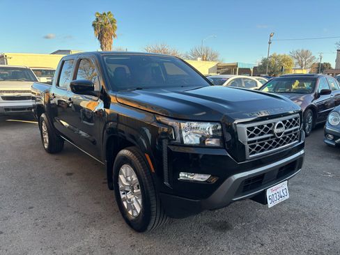 Used 2023 Nissan Frontier SV w/ SV Convenience Package image 2