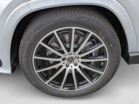 New 2026 Mercedes-Benz GLS 580 4MATIC image 9