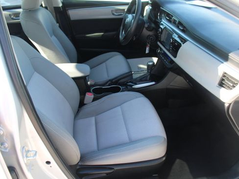Used 2015 Toyota Corolla LE FWD image 15