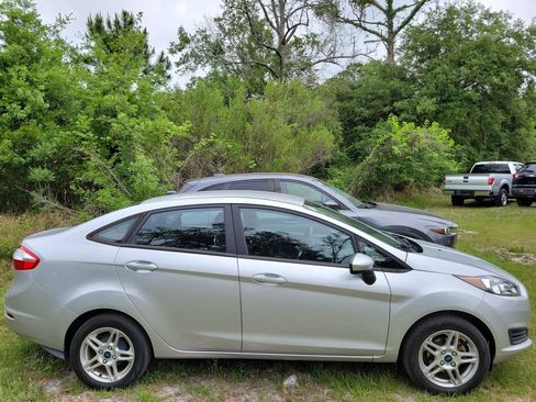 Used 2019 Ford Fiesta SE FWD image 15