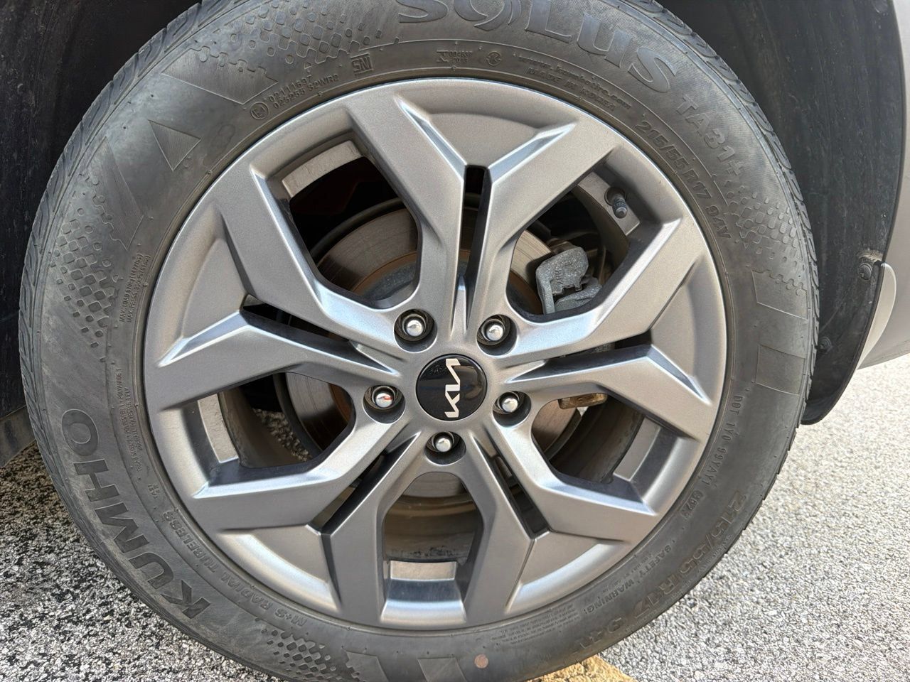 Used 2024 Kia Seltos S AWD/4WD image 13