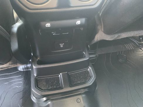 Used 2021 Jeep Wrangler Unlimited Sahara AWD/4WD image 16