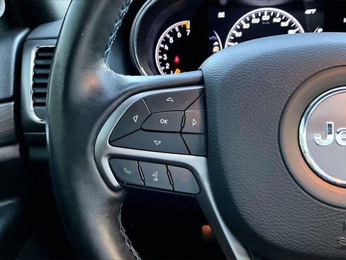 Used 2019 Jeep Grand Cherokee Laredo image 28