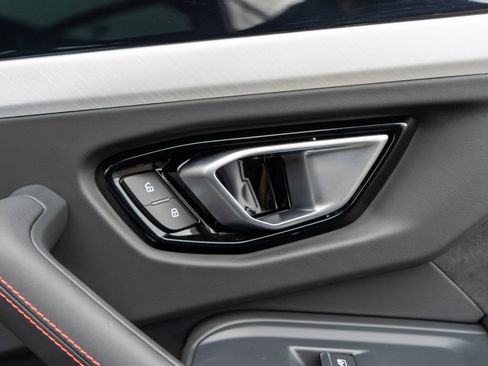 Used 2021 Lamborghini Urus image 29