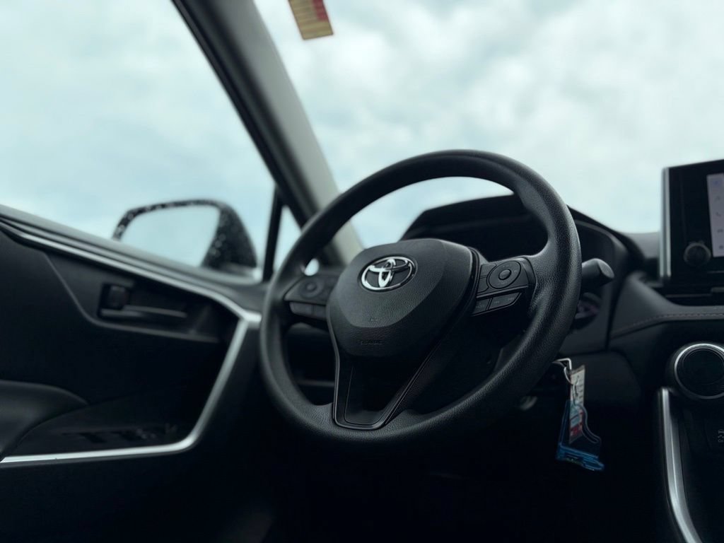 Used 2025 Toyota RAV4 LE AWD/4WD image 37