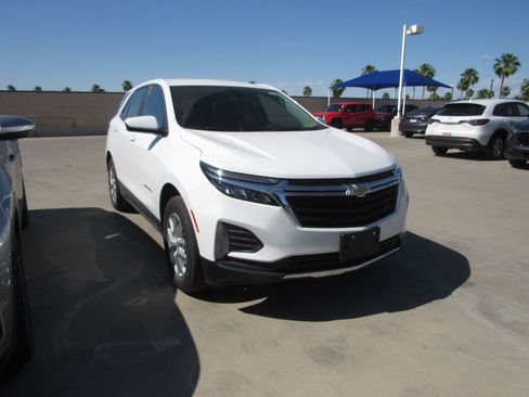 Used 2024 Chevrolet Equinox LT image 2