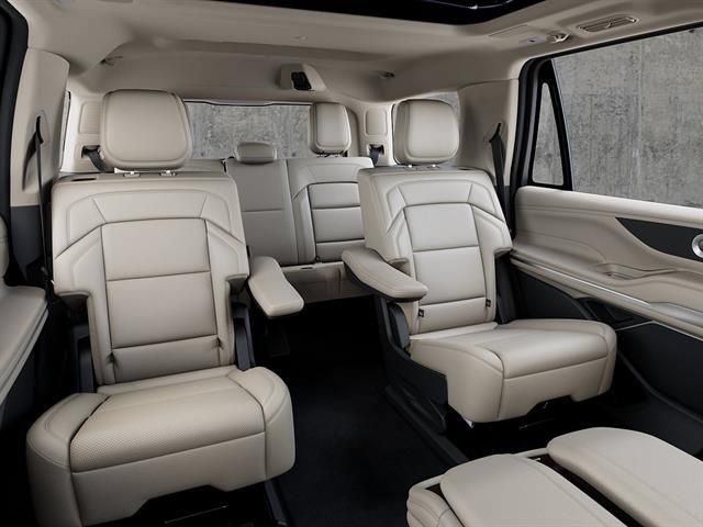 New 2027 Lincoln Navigator Reserve w/ Jet Appearance Package AWD/4WD image 11