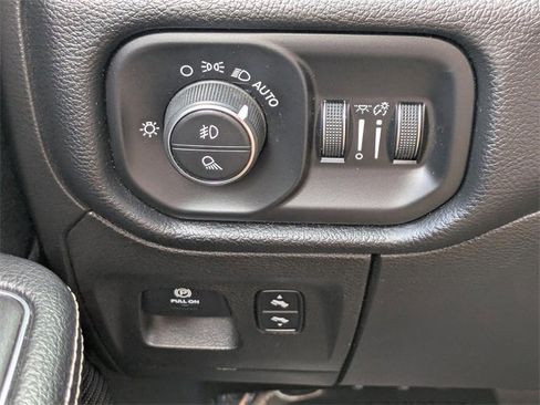 Used 2019 RAM 1500 Laramie image 22