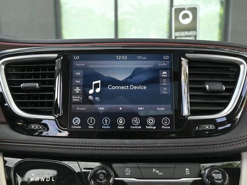 Used 2020 Chrysler Pacifica Limited image 30