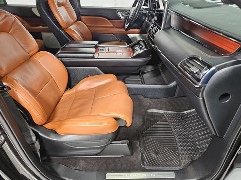 Used 2021 Lincoln Navigator Reserve AWD/4WD image 18
