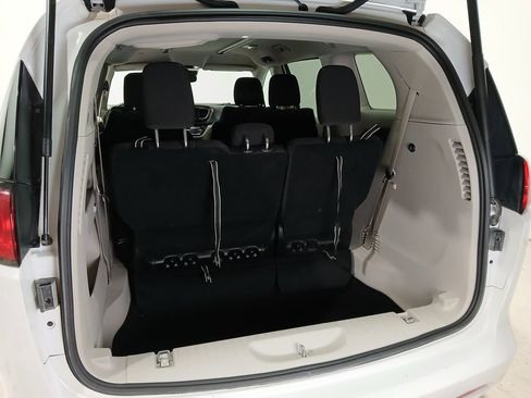 Used 2024 Chrysler Voyager LX FWD image 8