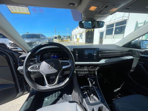 Used 2025 Volkswagen Jetta SE image 33