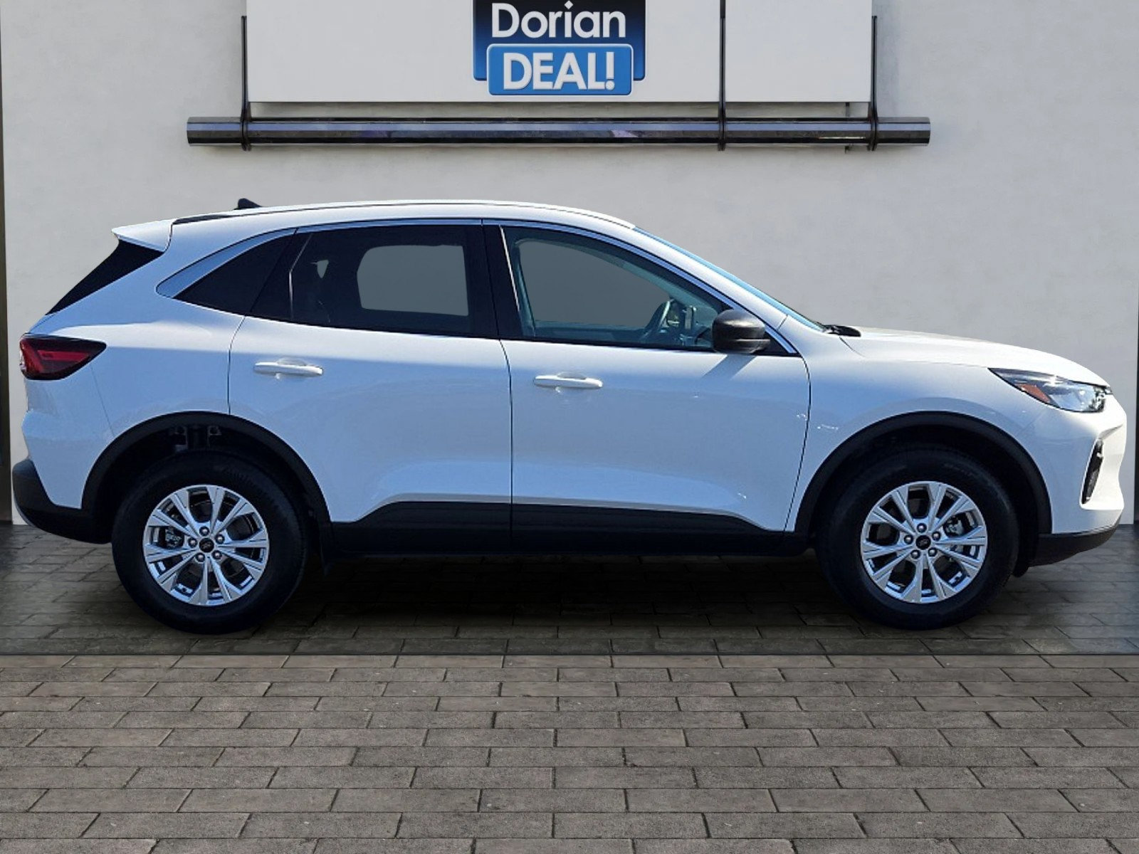 Used 2024 Ford Escape Active AWD/4WD image 2