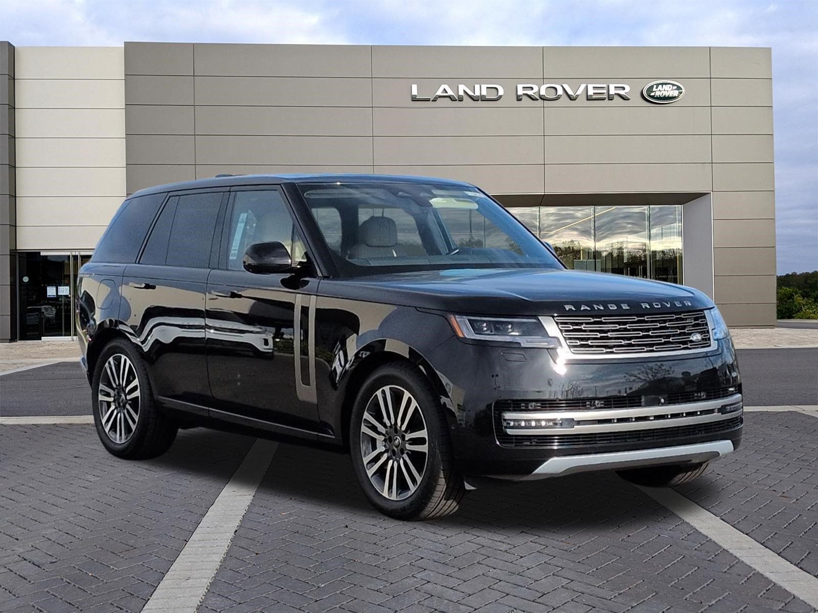 Used 2024 Land Rover Range Rover SE AWD/4WD image 3