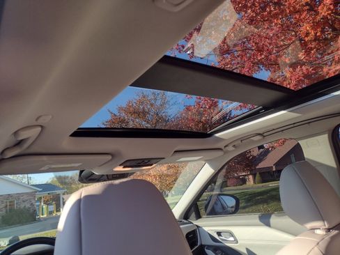 Used 2023 Nissan Rogue SL image 14