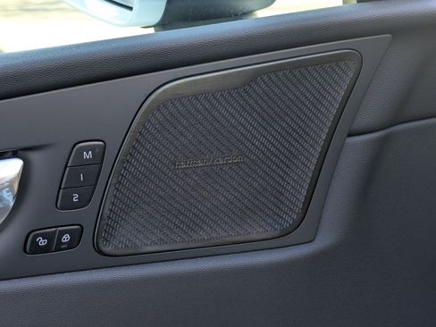 Used 2023 Volvo XC60 T8 Ultimate image 13