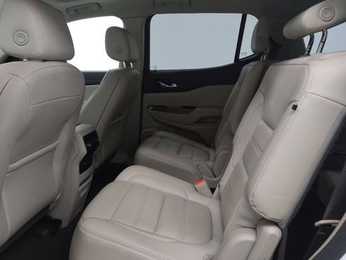 Used 2019 GMC Acadia Denali w/ Technology Package FWD image 18