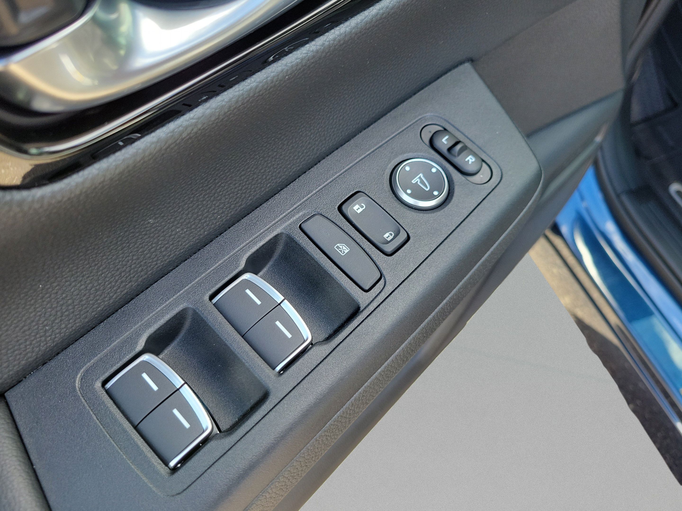 Used 2025 Honda CR-V EX-L image 24