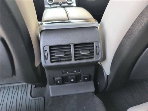Used 2019 Land Rover Range Rover Velar R-Dynamic SE AWD/4WD image 18
