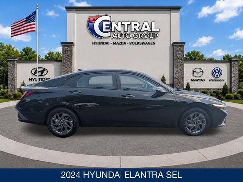 Certified 2024 Hyundai Elantra SEL FWD image 9