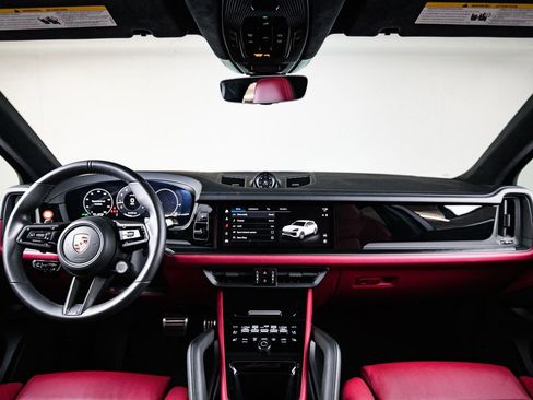 Certified 2025 Porsche Cayenne GTS AWD/4WD image 25