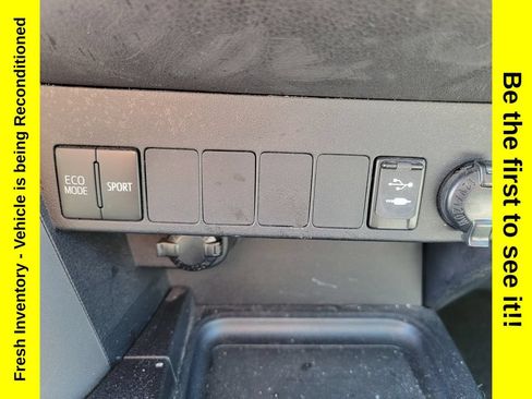 Used 2017 Toyota RAV4 XLE w/ Plus Special Value Package AWD/4WD image 32