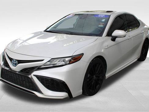 Used 2021 Toyota Camry XSE FWD image 11