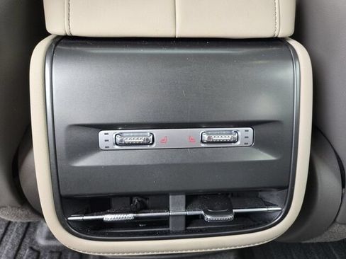 Used 2025 Lincoln Nautilus Reserve AWD/4WD image 14