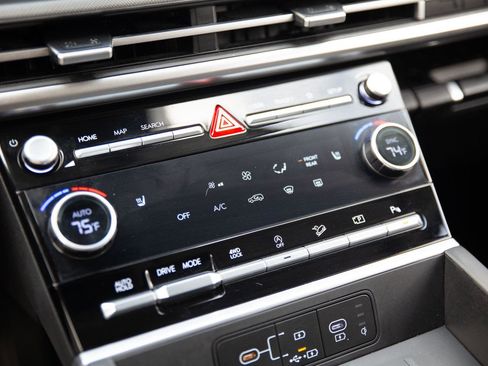 Used 2025 Hyundai Santa Fe SEL image 14