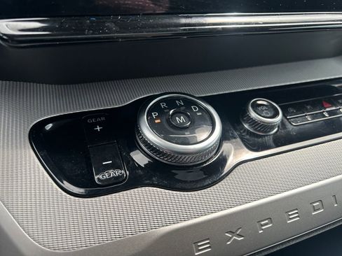 Used 2025 Ford Expedition Max Active AWD/4WD image 31