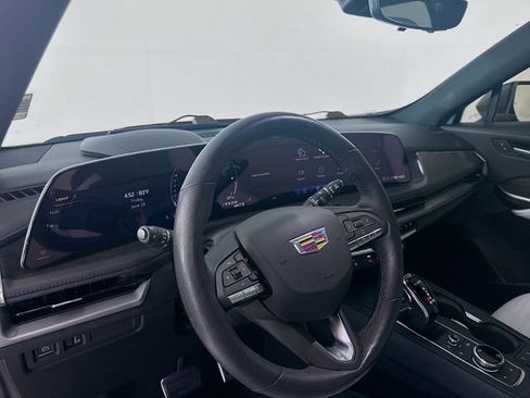 Used 2025 Cadillac XT4 Sport w/ LPO, Onyx Lite Package AWD/4WD image 9