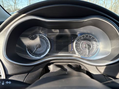 Certified 2016 Chrysler 200 Limited Platinum w/ Comfort & Convenience Group image 24