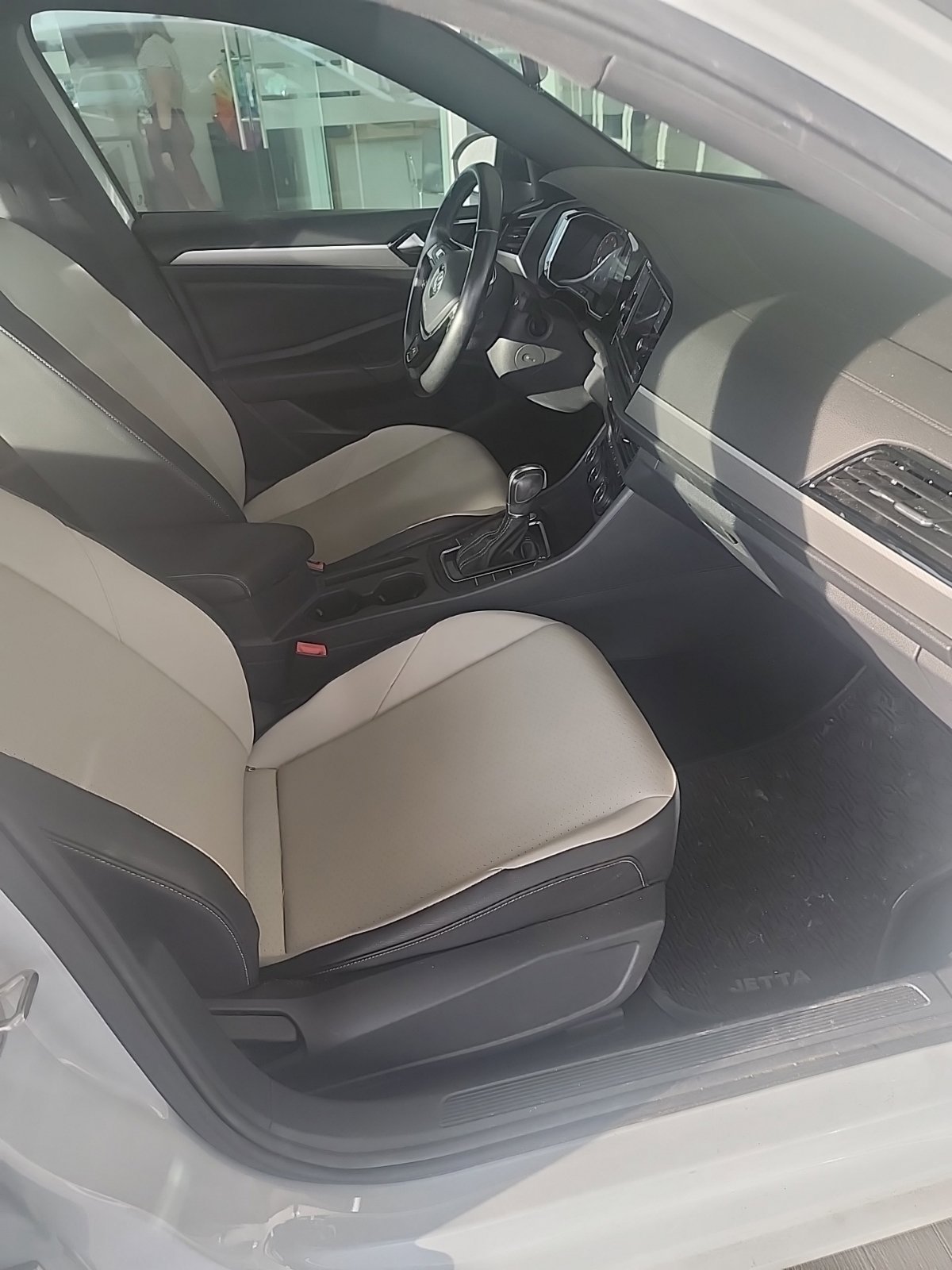 Used 2019 Volkswagen Jetta R-Line FWD image 9