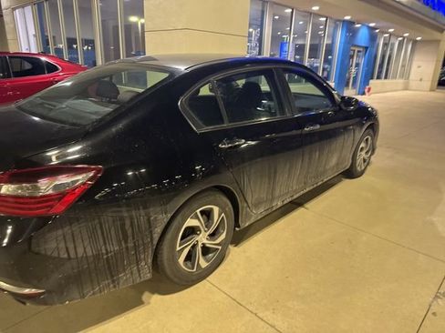 Used 2017 Honda Accord LX image 9