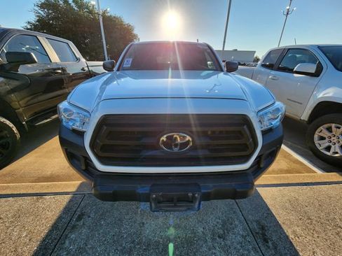 Used 2022 Toyota Tacoma SR RWD image 2