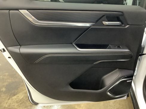 Used 2025 GMC Acadia Elevation FWD image 23