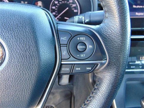 Used 2021 Toyota Avalon XLE image 17