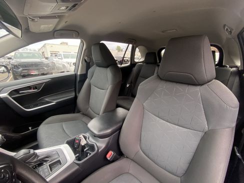 Used 2025 Toyota RAV4 XLE AWD/4WD image 17