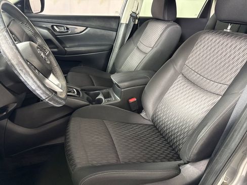 Used 2018 Nissan Rogue SV FWD image 11