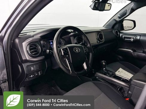 Used 2021 Toyota Tacoma TRD Sport AWD/4WD image 3