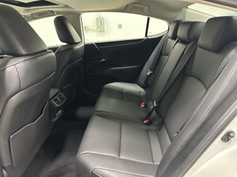 Used 2025 Lexus ES 350 w/ Premium Package image 31