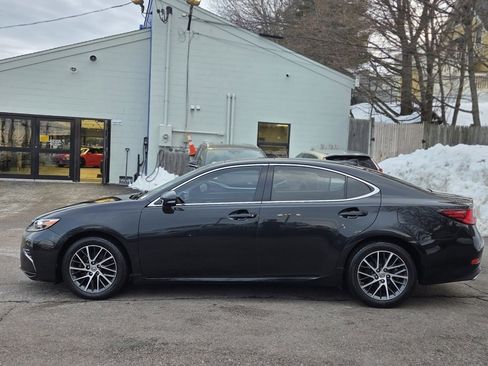 Used 2017 Lexus ES 350 w/ Luxury Package image 3