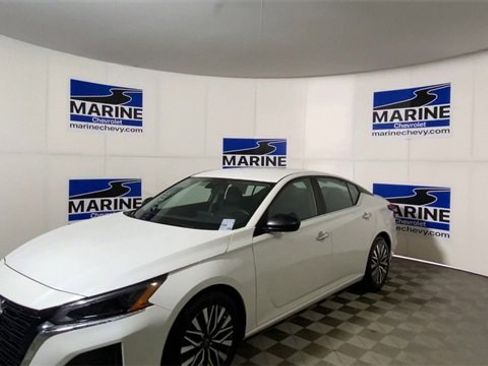 Used 2024 Nissan Altima 2.5 SV image 6