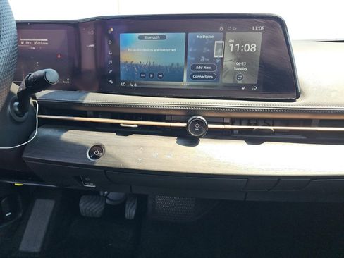 Used 2024 Nissan Ariya AWD image 12