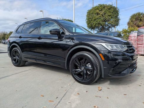 Used 2024 Volkswagen Tiguan SE R-Line image 2