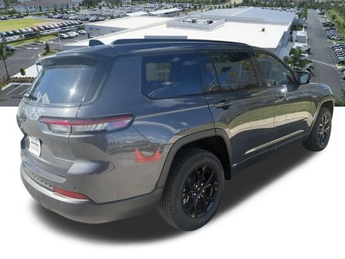 Certified 2025 Jeep Grand Cherokee L Altitude image 5
