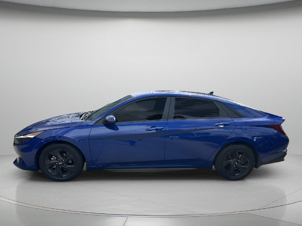 Used 2023 Hyundai Elantra SEL w/ Winter Weather Package FWD image 4