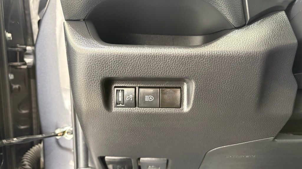 Used 2024 Toyota RAV4 XLE FWD image 31